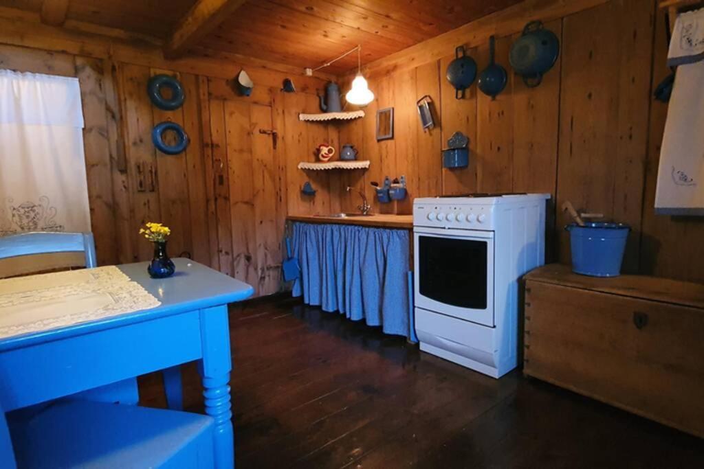 Charming And Authentic Heritage Retreat In Kvivik - Right Next To The River מראה חיצוני תמונה