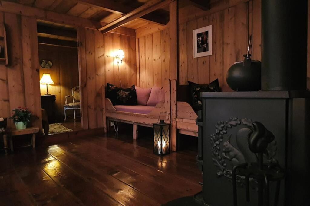 Charming And Authentic Heritage Retreat In Kvivik - Right Next To The River מראה חיצוני תמונה