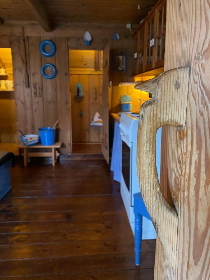 Charming And Authentic Heritage Retreat In Kvivik - Right Next To The River מראה חיצוני תמונה